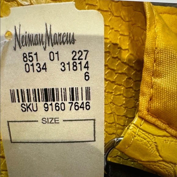 NWT👜NEIMAN MARCUS YELLOW FAUX LEATHER LINED TOTE WITH BROWN HANDLES - Picture 7 of 7
